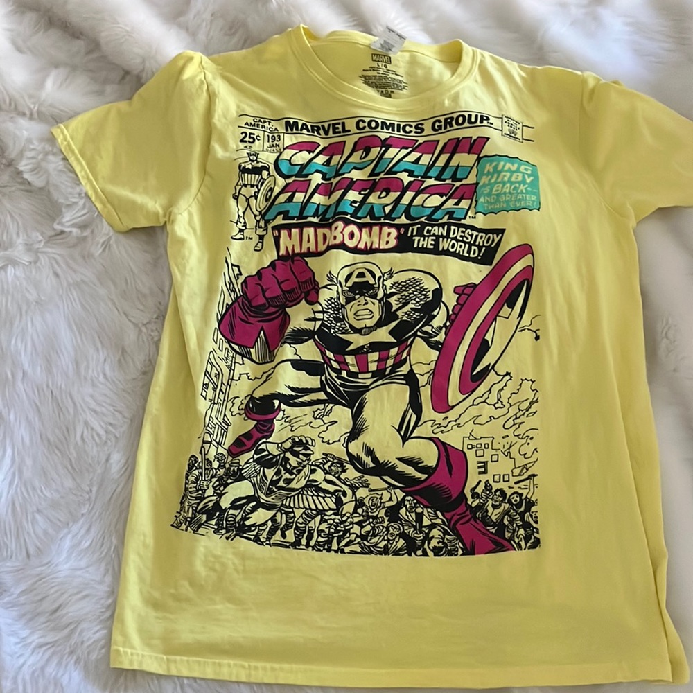 This shirt is from gildan. It is a size large, cute oversize!